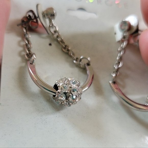 Crimzon Rose | NWT Silver Tone Chain Crystal Ball Swinging Drop Earrings - Picture 5 of 6